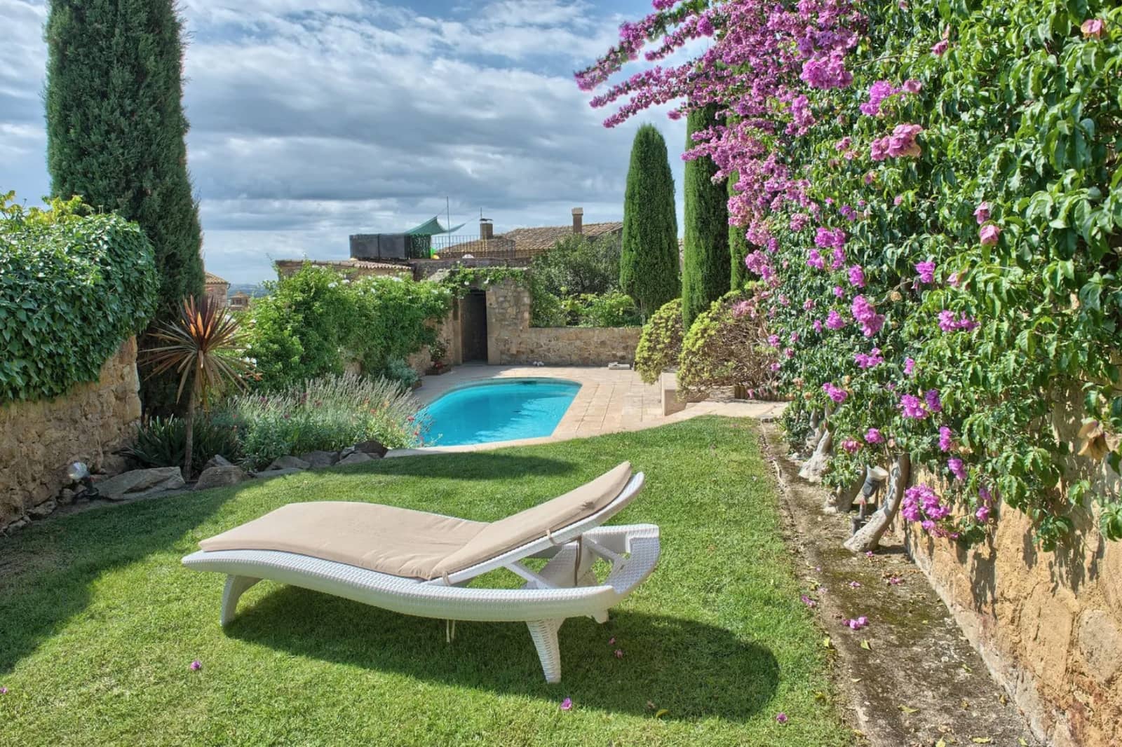 6 soveværelse Byhus til salg i Pals med swimmingpool garage - € 1.575.000 (Ref: 8464376)