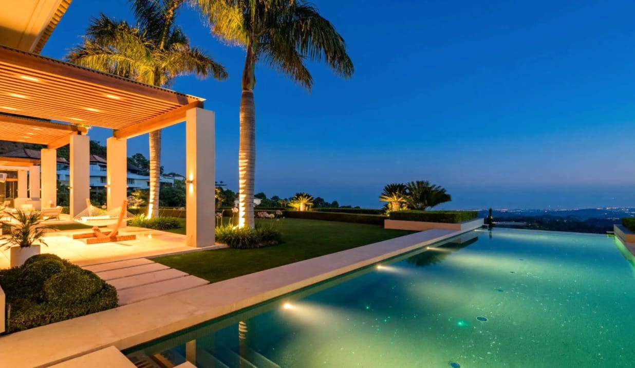 5 bedroom Villa for sale in Marbella with pool garage - € 16,800,000 (Ref: 8464377)