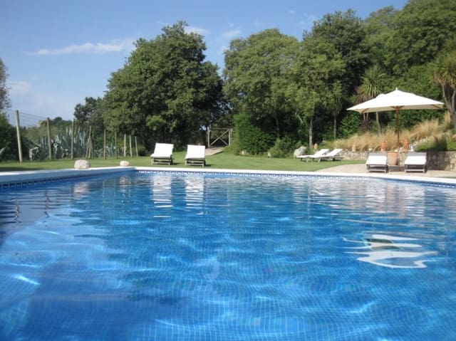 11 sypialnia Finka/Dom wiejski na sprzedaż w Besalú z basenem garażem - 2 250 000 € (Ref: 8464381)