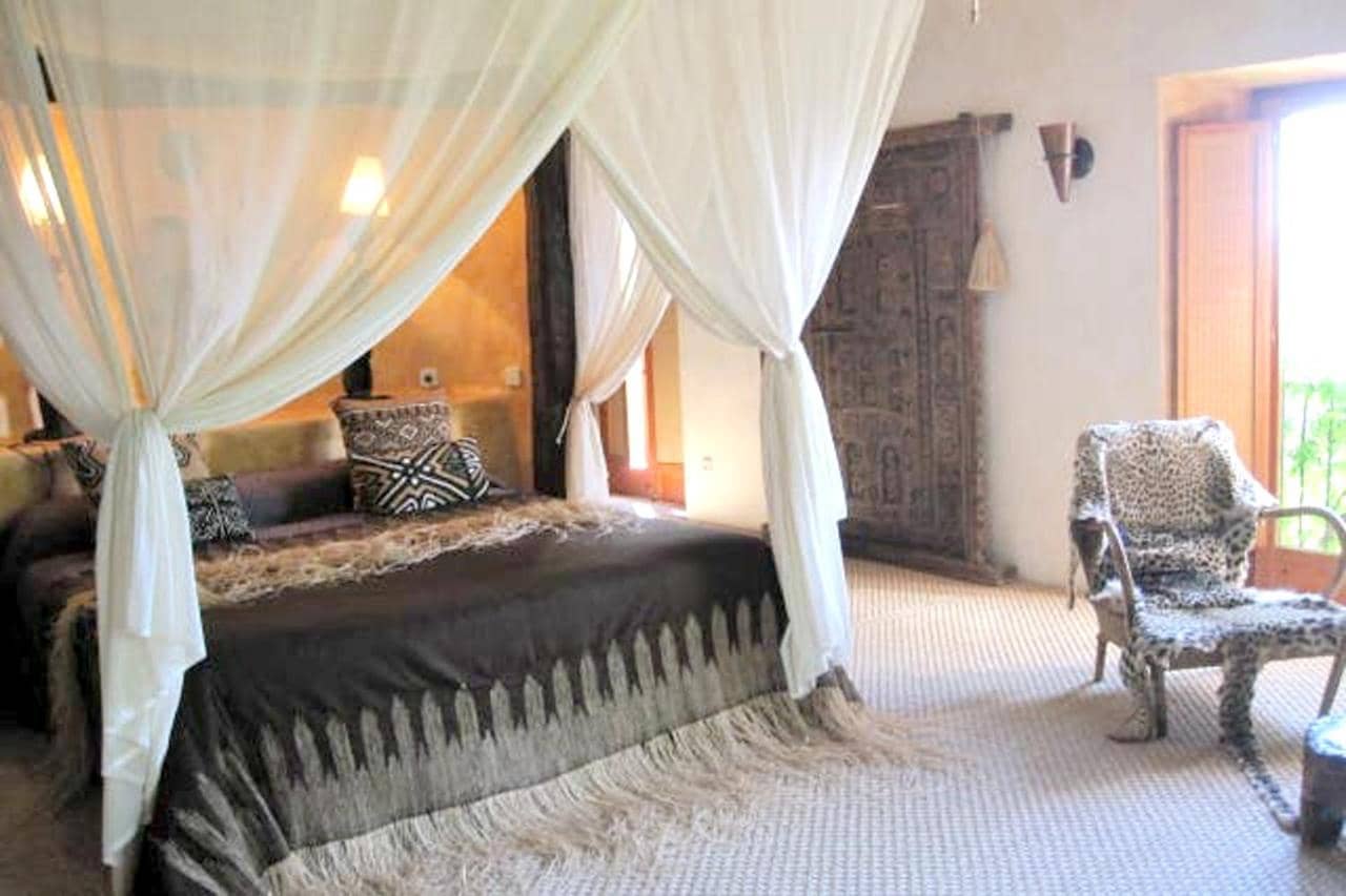 11 soveværelse Finca/Landehus til salg i Besalu med swimmingpool garage - € 2.250.000 (Ref: 8464381)