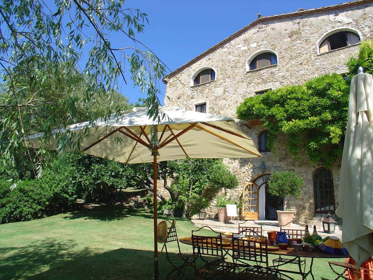 11 soveværelse Finca/Landehus til salg i Besalu med swimmingpool garage - € 2.250.000 (Ref: 8464381)