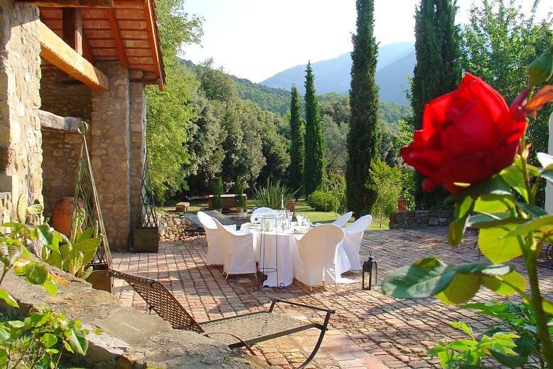 11 soveværelse Finca/Landehus til salg i Besalu med swimmingpool garage - € 2.250.000 (Ref: 8464381)