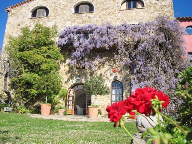 11 sypialnia Finka/Dom wiejski na sprzedaż w Besalú z basenem garażem - 2 250 000 € (Ref: 8464381)