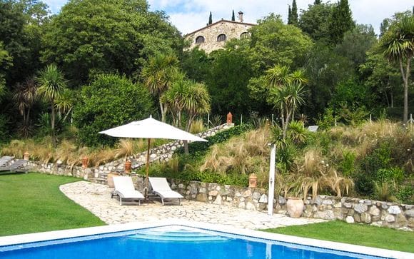 11 soveværelse Finca/Landehus til salg i Besalu med swimmingpool garage - € 2.250.000 (Ref: 8464381)