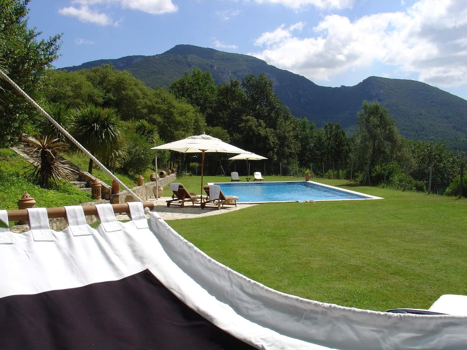 11 soveværelse Finca/Landehus til salg i Besalu med swimmingpool garage - € 2.250.000 (Ref: 8464381)