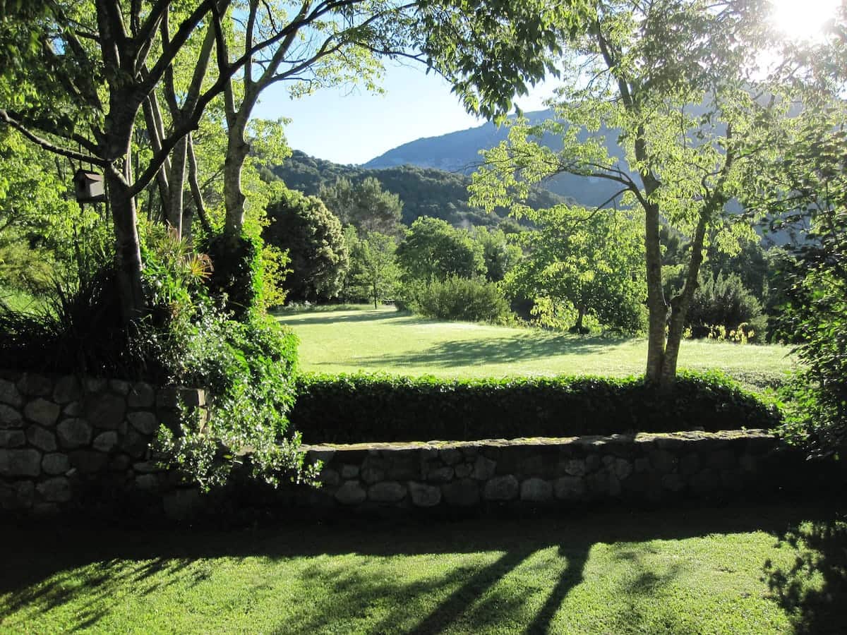 11 soveværelse Finca/Landehus til salg i Besalu med swimmingpool garage - € 2.250.000 (Ref: 8464381)