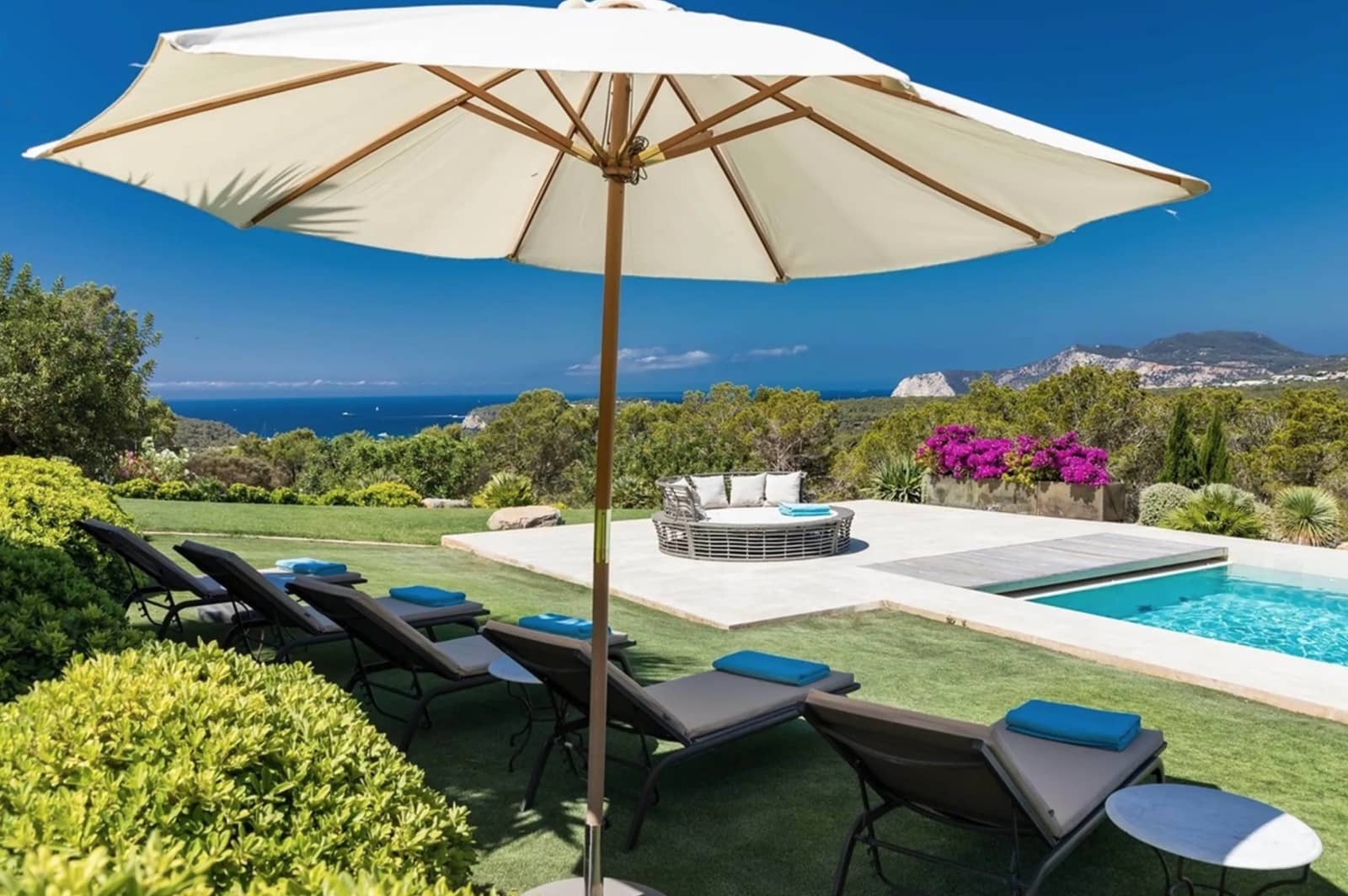 6 soverom Villa til salgs i Sant Antoni de Portmany med svømmebasseng garasje - € 11 000 000 (Ref: 8464385)