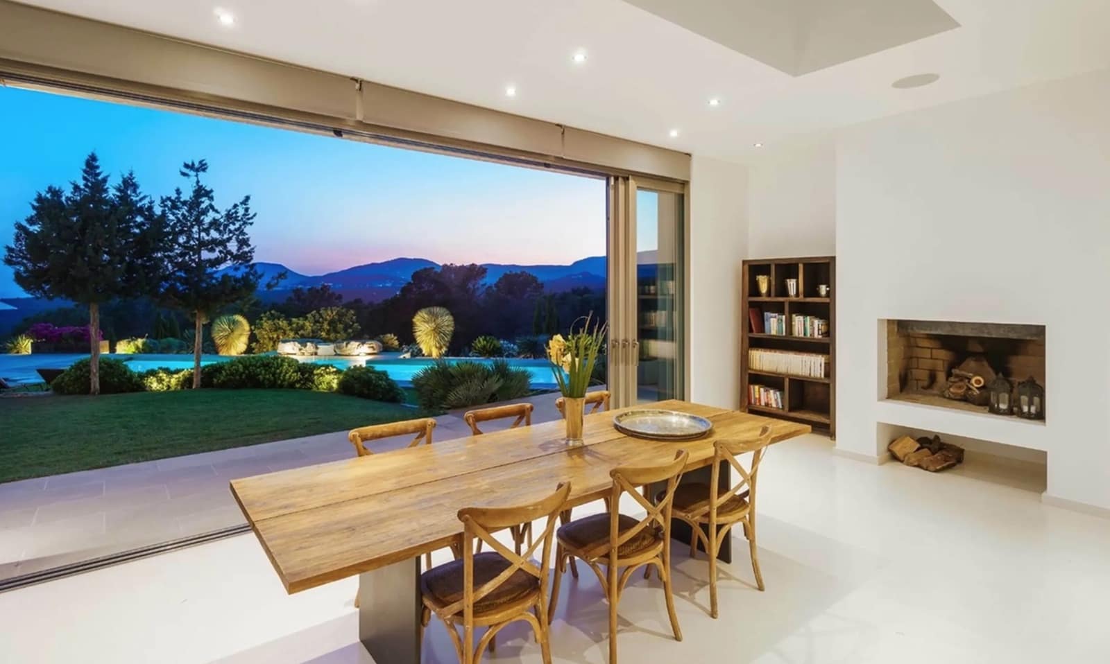 6 soverom Villa til salgs i Sant Antoni de Portmany med svømmebasseng garasje - € 11 000 000 (Ref: 8464385)