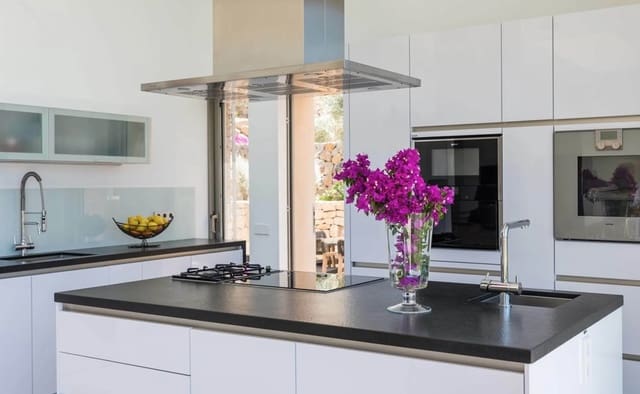 6 sovrum Villa till salu i Sant Antoni de Portmany med pool garage - 11 000 000 € (Ref: 8464385)