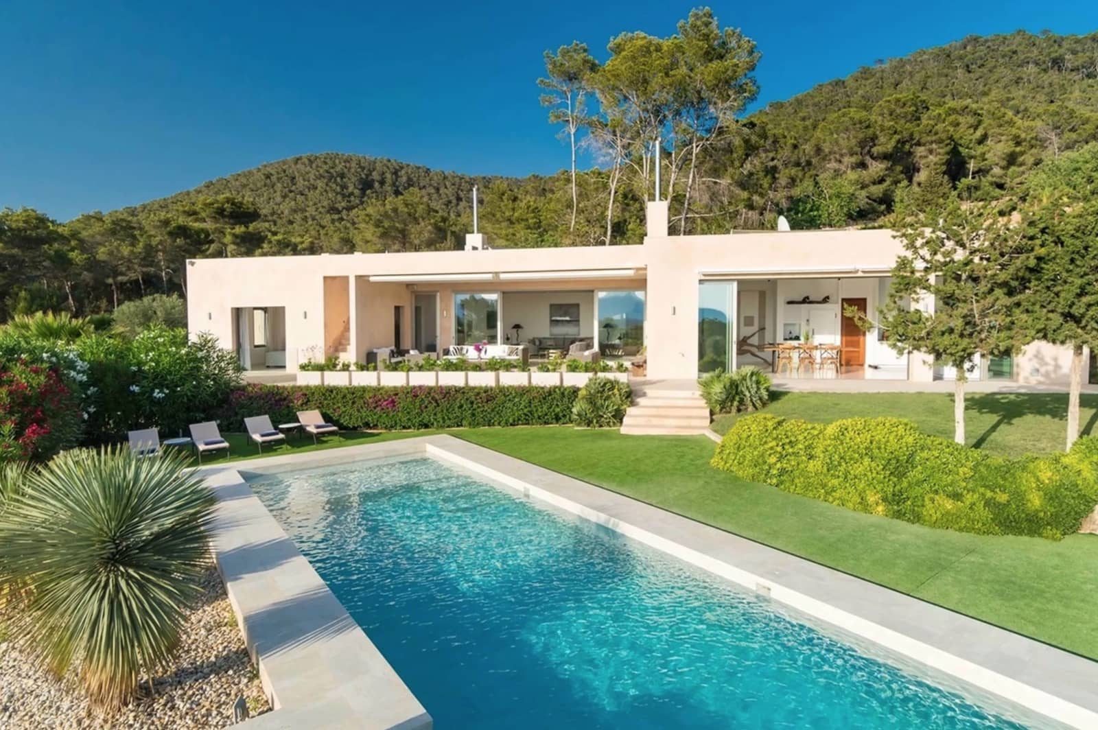 6 soverom Villa til salgs i Sant Antoni de Portmany med svømmebasseng garasje - € 11 000 000 (Ref: 8464385)