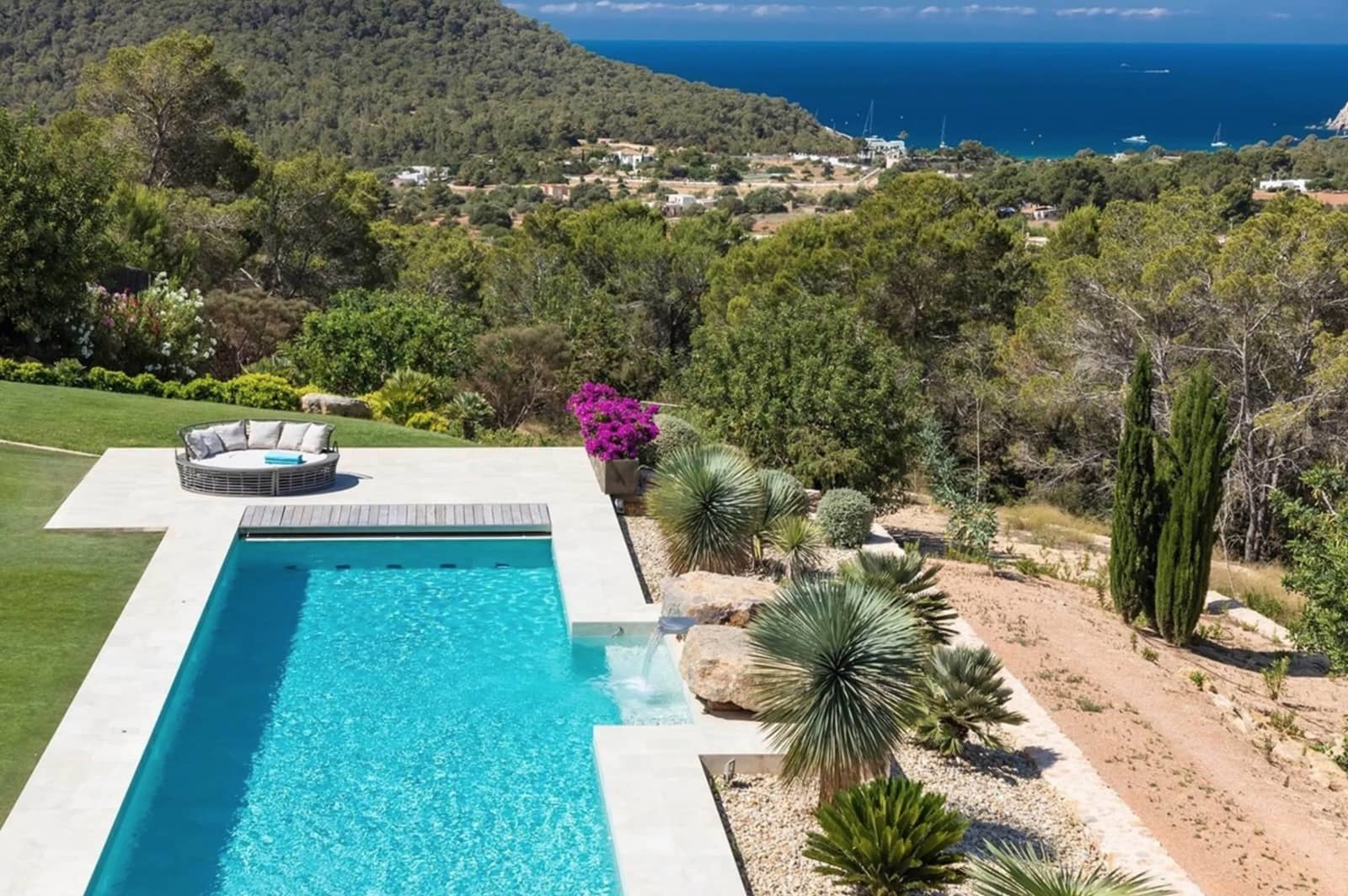 6 soverom Villa til salgs i Sant Antoni de Portmany med svømmebasseng garasje - € 11 000 000 (Ref: 8464385)