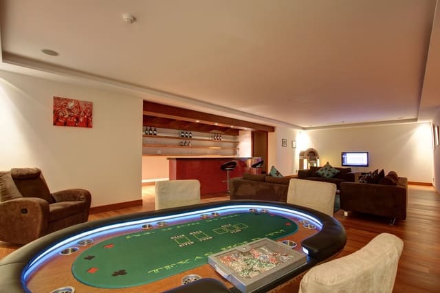 5 makuuhuone Huvila myytävänä paikassa Marbella mukana uima-altaan 
autotalli - 14 500 000 € (Ref: 8464387)