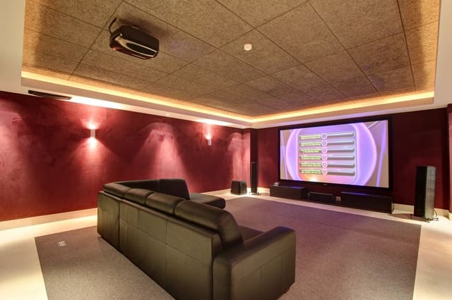 5 makuuhuone Huvila myytävänä paikassa Marbella mukana uima-altaan 
autotalli - 14 500 000 € (Ref: 8464387)