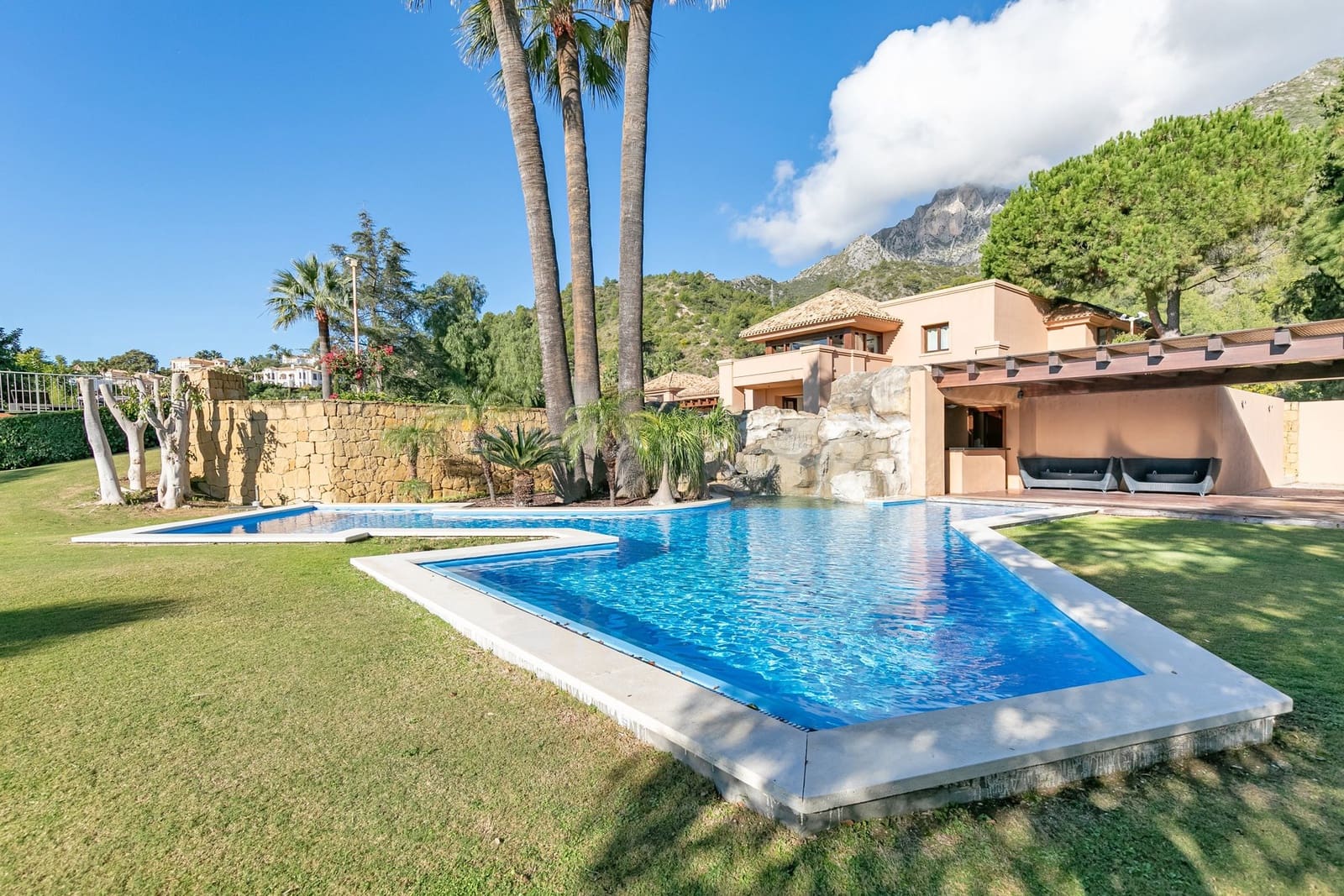 5 makuuhuone Huvila myytävänä paikassa Marbella mukana uima-altaan 
autotalli - 14 500 000 € (Ref: 8464387)