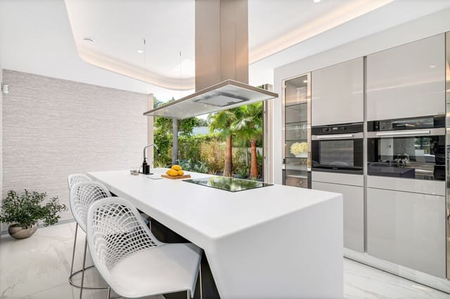 6 makuuhuone Huvila myytävänä paikassa Marbella mukana uima-altaan 
autotalli - 11 750 000 € (Ref: 8464388)