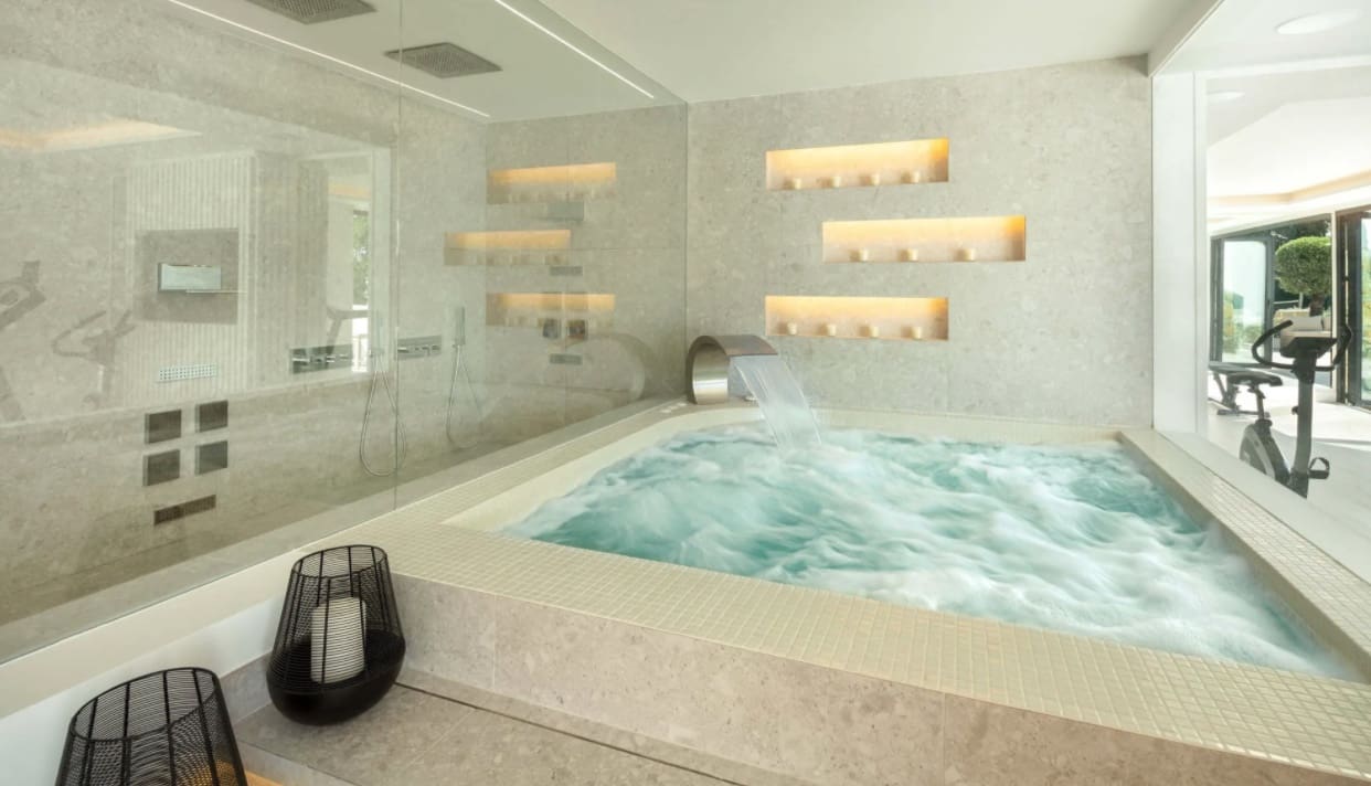 5 soverom Villa til salgs i Marbella med svømmebasseng garasje - € 8 900 000 (Ref: 8464389)