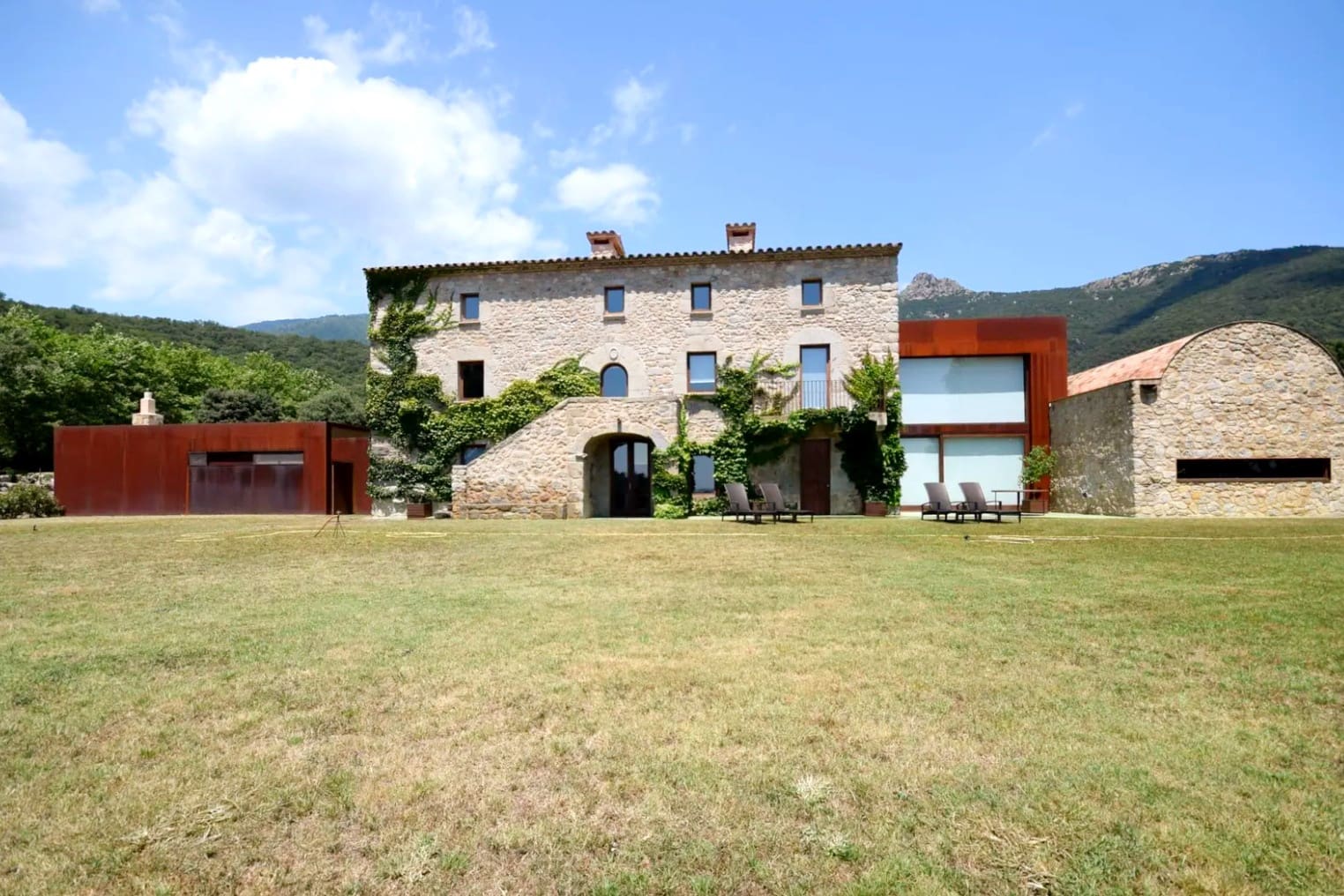 9 soveværelse Finca/Landehus til salg i Girona by med swimmingpool garage - € 2.400.000 (Ref: 8464392)