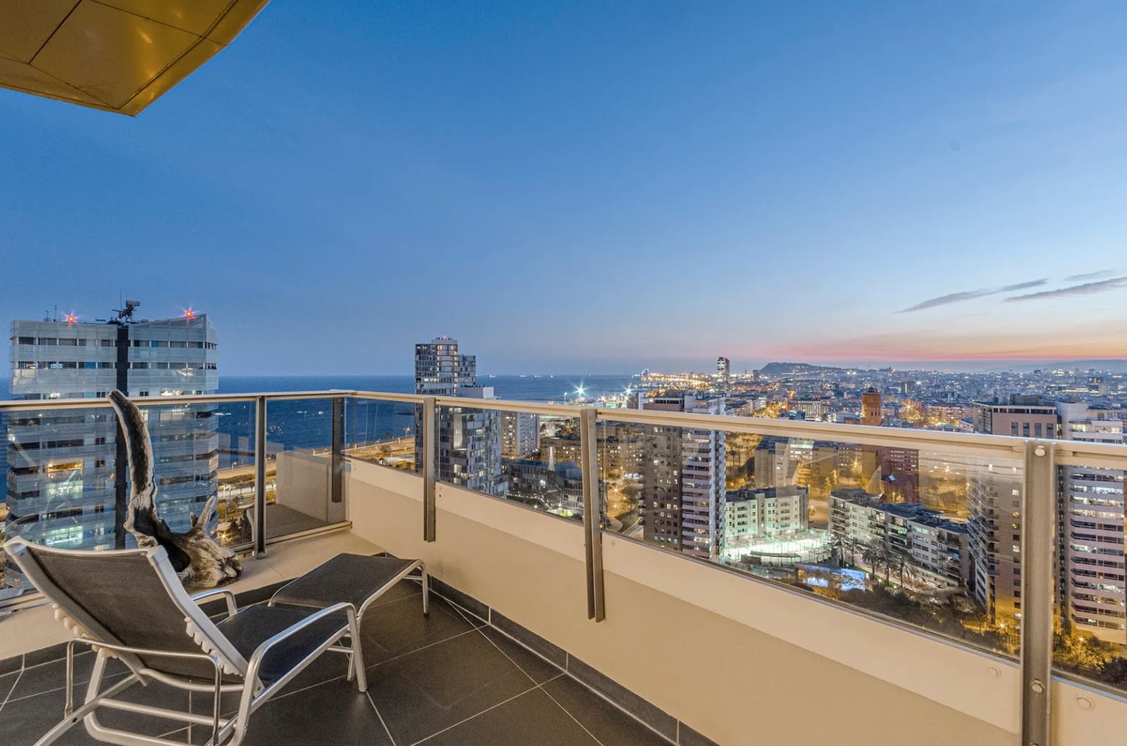 2 soveværelse Penthouse til salg i Barcelona by med swimmingpool garage - € 3.250.000 (Ref: 8464394)