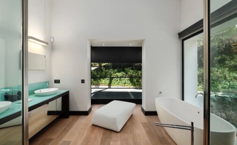 5 bedroom Villa for sale in Marbella with pool garage - € 3,950,000 (Ref: 8464403)