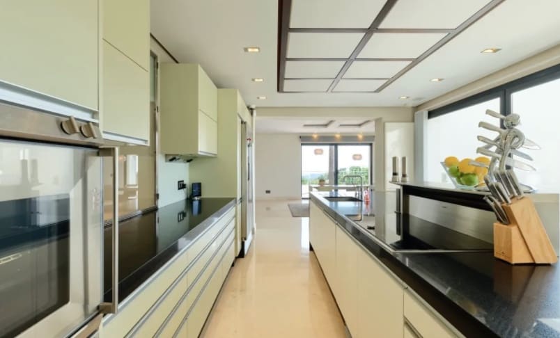 5 bedroom Villa for sale in Marbella with pool garage - € 3,950,000 (Ref: 8464403)