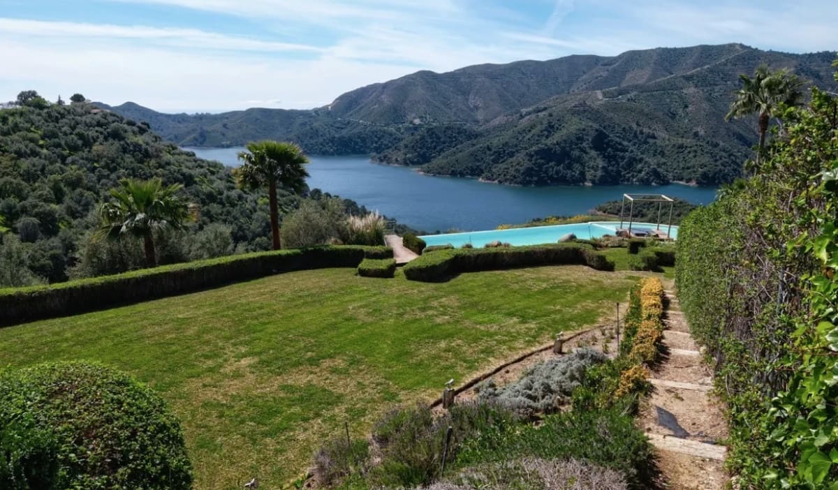 5 bedroom Villa for sale in Marbella with pool garage - € 3,950,000 (Ref: 8464403)