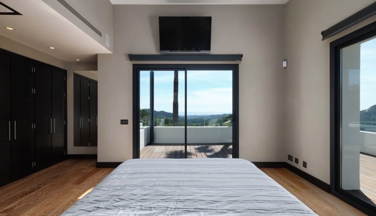 5 bedroom Villa for sale in Marbella with pool garage - € 3,950,000 (Ref: 8464403)