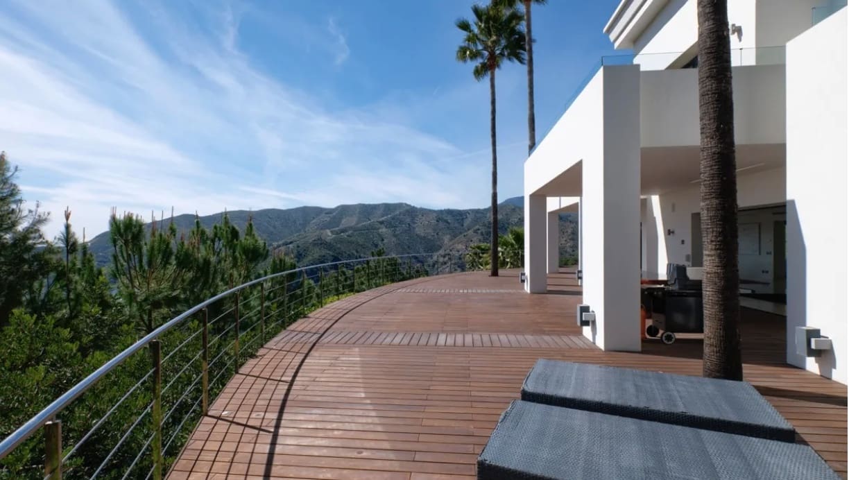 5 bedroom Villa for sale in Marbella with pool garage - € 3,950,000 (Ref: 8464403)