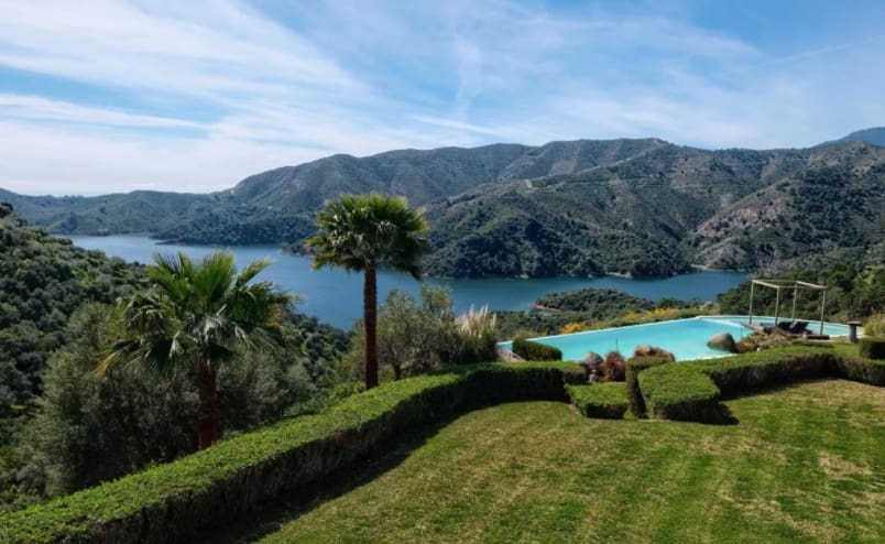 5 bedroom Villa for sale in Marbella with pool garage - € 3,950,000 (Ref: 8464403)