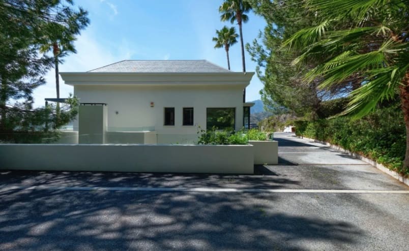 5 bedroom Villa for sale in Marbella with pool garage - € 3,950,000 (Ref: 8464403)