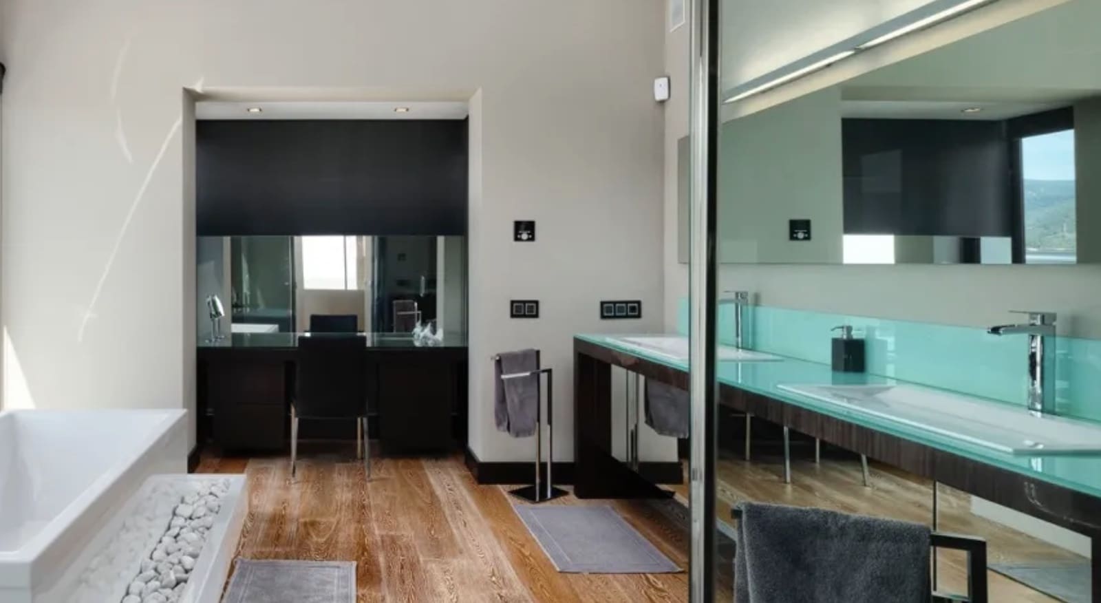 5 bedroom Villa for sale in Marbella with pool garage - € 3,950,000 (Ref: 8464403)