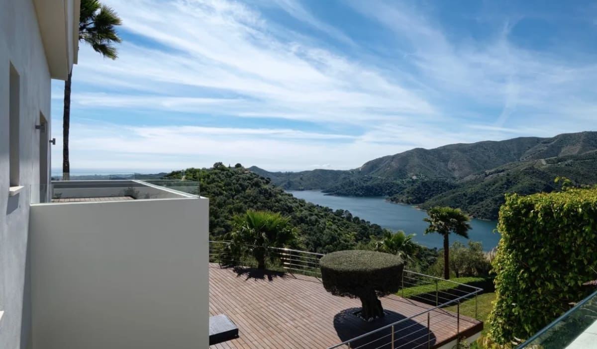 5 bedroom Villa for sale in Marbella with pool garage - € 3,950,000 (Ref: 8464403)