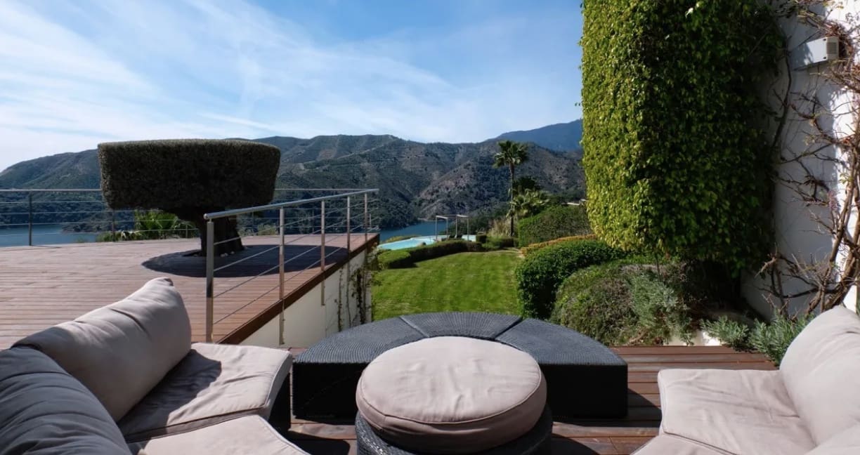 5 bedroom Villa for sale in Marbella with pool garage - € 3,950,000 (Ref: 8464403)