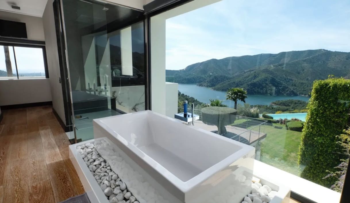 5 bedroom Villa for sale in Marbella with pool garage - € 3,950,000 (Ref: 8464403)