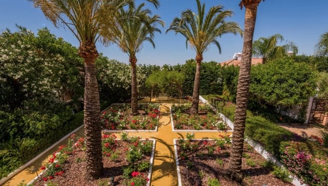 6 makuuhuone Huvila myytävänä paikassa Marbella mukana uima-altaan 
autotalli - 7 200 000 € (Ref: 8464404)