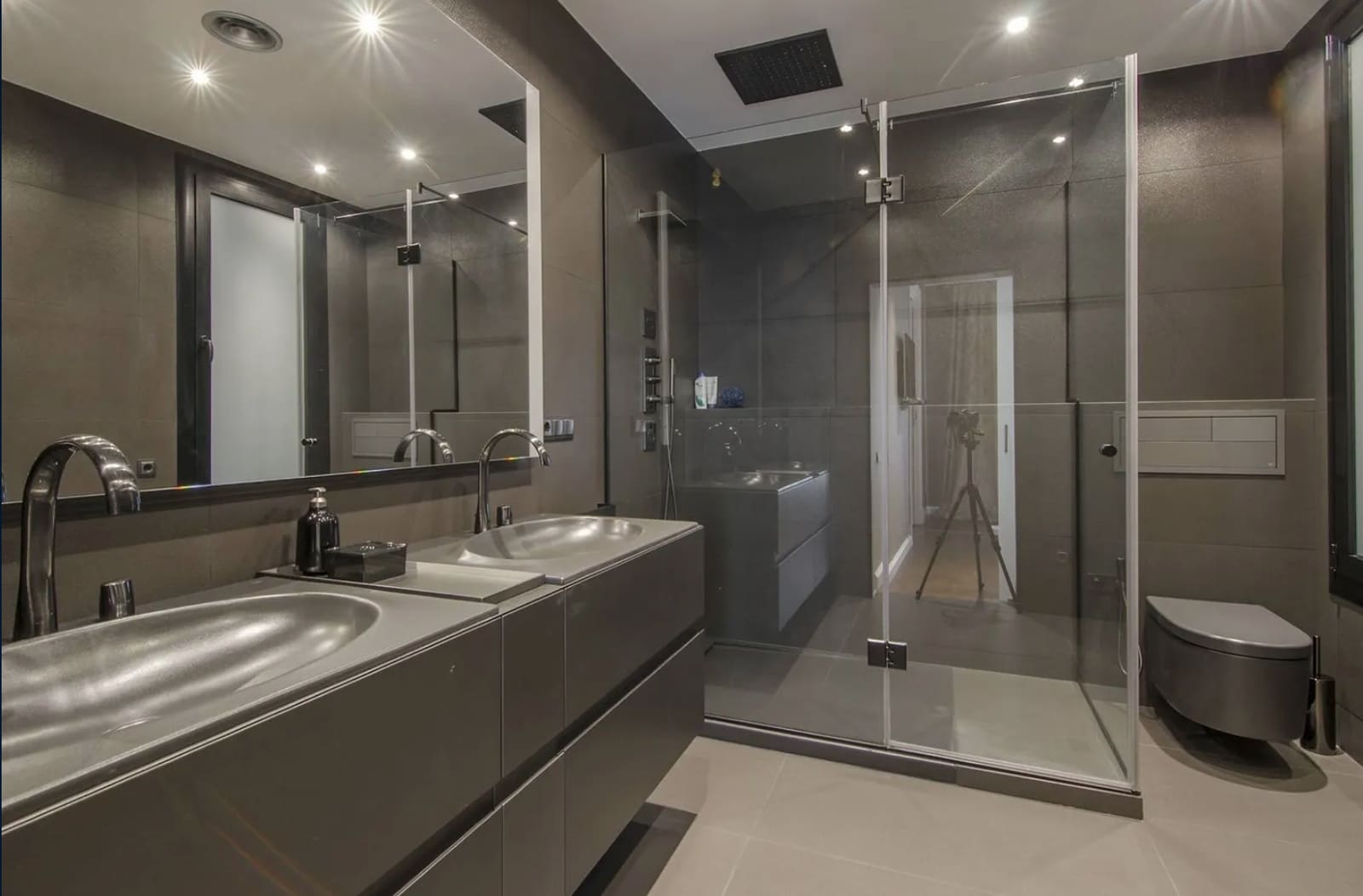 3 bedroom Apartment for sale in Barcelona city with garage - € 2,950,000 (Ref: 8464409)