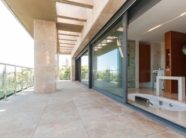 6 makuuhuone Huvila myytävänä paikassa Barcelona kaupunki mukana uima-altaan 
autotalli - 6 800 000 € (Ref: 8464416)