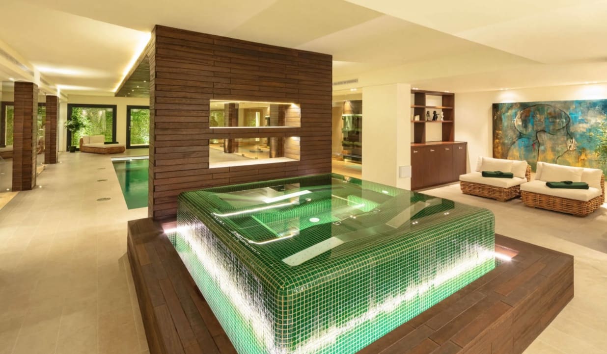 Chalet de 7 habitaciones en Marbella en venta con piscina garaje - 12.500.000 € (Ref: 8464422)