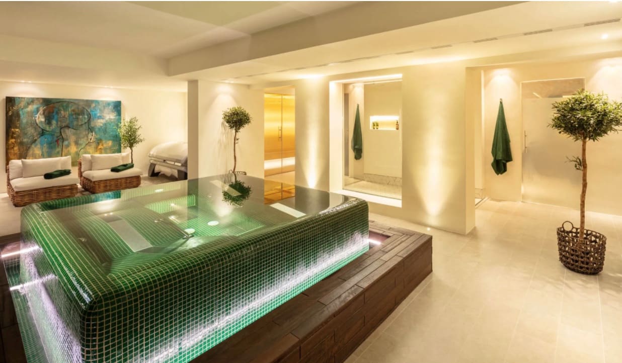 Chalet de 7 habitaciones en Marbella en venta con piscina garaje - 12.500.000 € (Ref: 8464422)