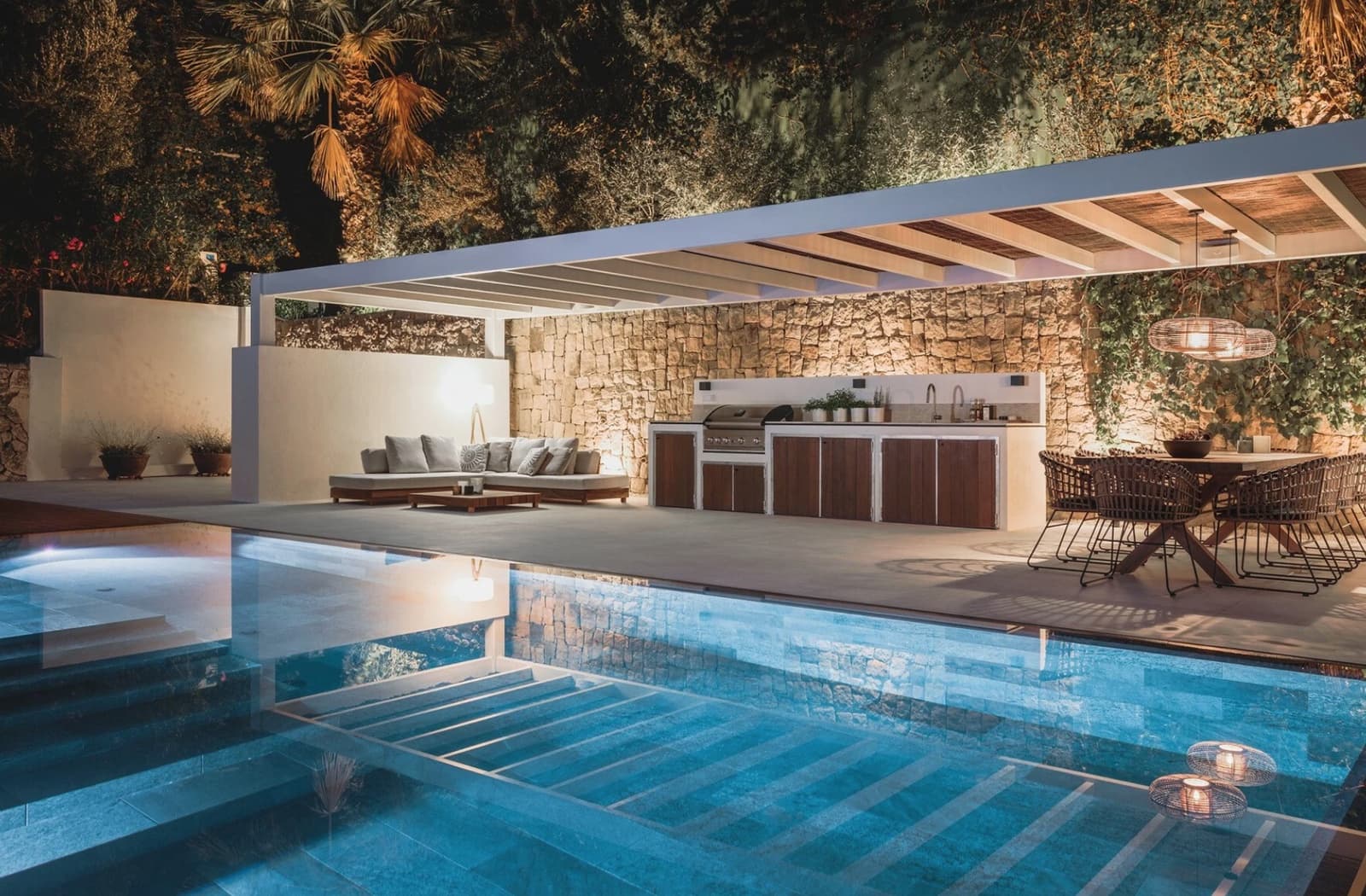 4 bedroom Villa for sale in Nueva Andalucia with pool garage - € 3,950,000 (Ref: 8464428)