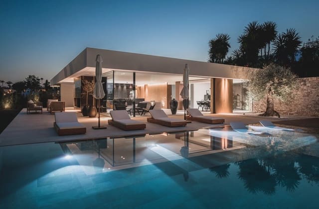 4 makuuhuone Huvila myytävänä paikassa Nueva Andalucia, Marbella mukana uima-altaan 
autotalli - 3 950 000 € (Ref: 8464428)