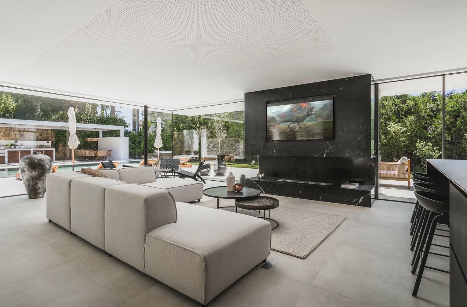 4 bedroom Villa for sale in Nueva Andalucia with pool garage - € 3,950,000 (Ref: 8464428)