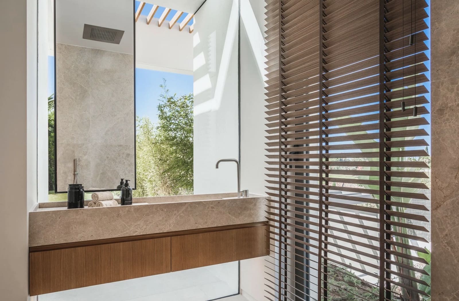 4 bedroom Villa for sale in Nueva Andalucia with pool garage - € 3,950,000 (Ref: 8464428)