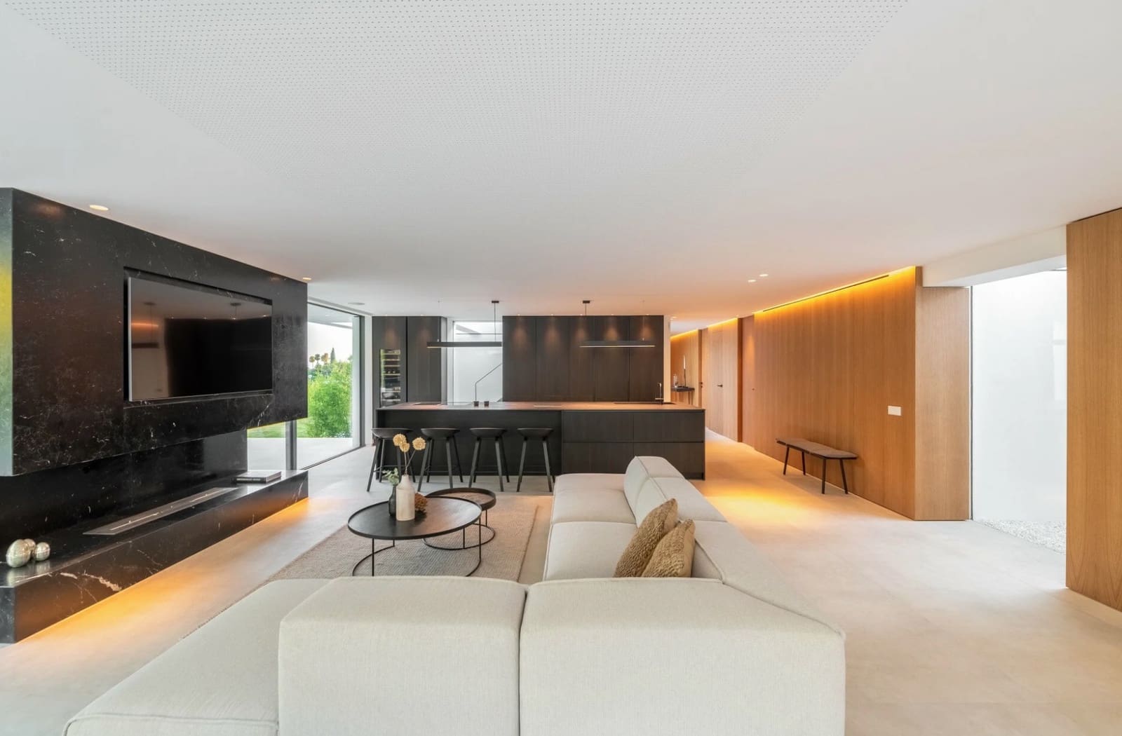 4 bedroom Villa for sale in Nueva Andalucia with pool garage - € 3,950,000 (Ref: 8464428)