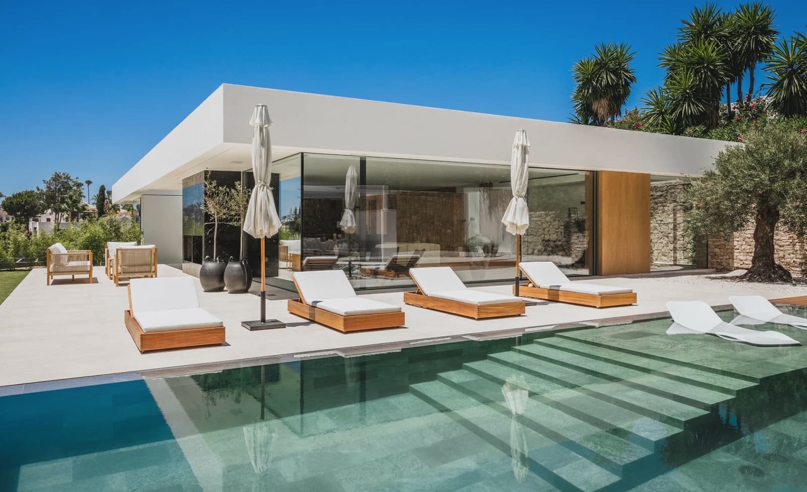 4 bedroom Villa for sale in Nueva Andalucia with pool garage - € 3,950,000 (Ref: 8464428)