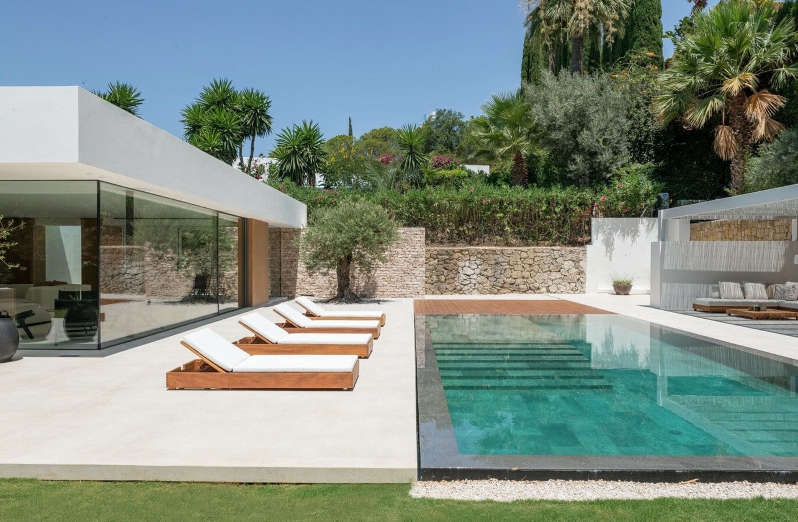 4 bedroom Villa for sale in Nueva Andalucia with pool garage - € 3,950,000 (Ref: 8464428)
