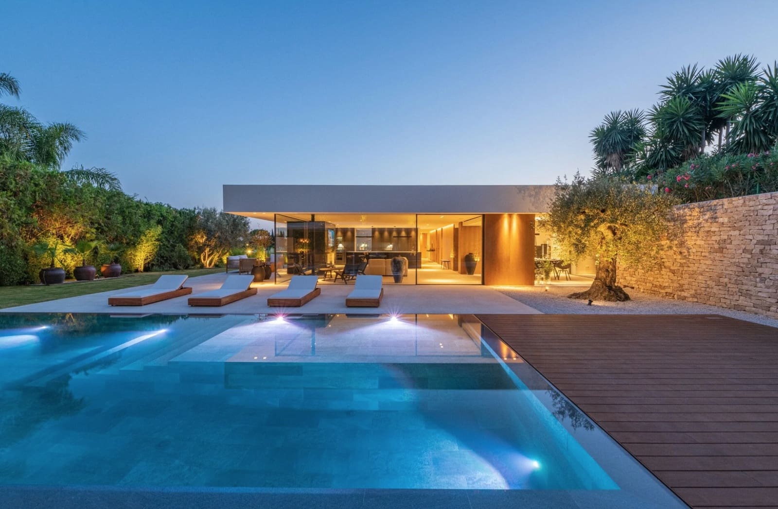 4 bedroom Villa for sale in Nueva Andalucia with pool garage - € 3,950,000 (Ref: 8464428)