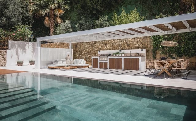 4 makuuhuone Huvila myytävänä paikassa Nueva Andalucia, Marbella mukana uima-altaan 
autotalli - 3 950 000 € (Ref: 8464428)