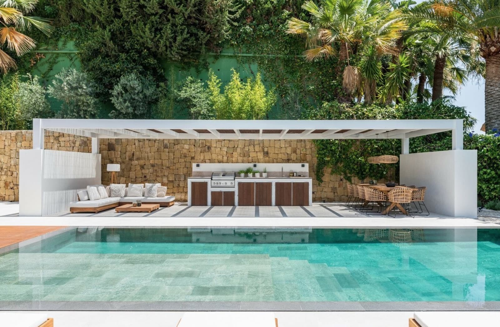 4 bedroom Villa for sale in Nueva Andalucia with pool garage - € 3,950,000 (Ref: 8464428)