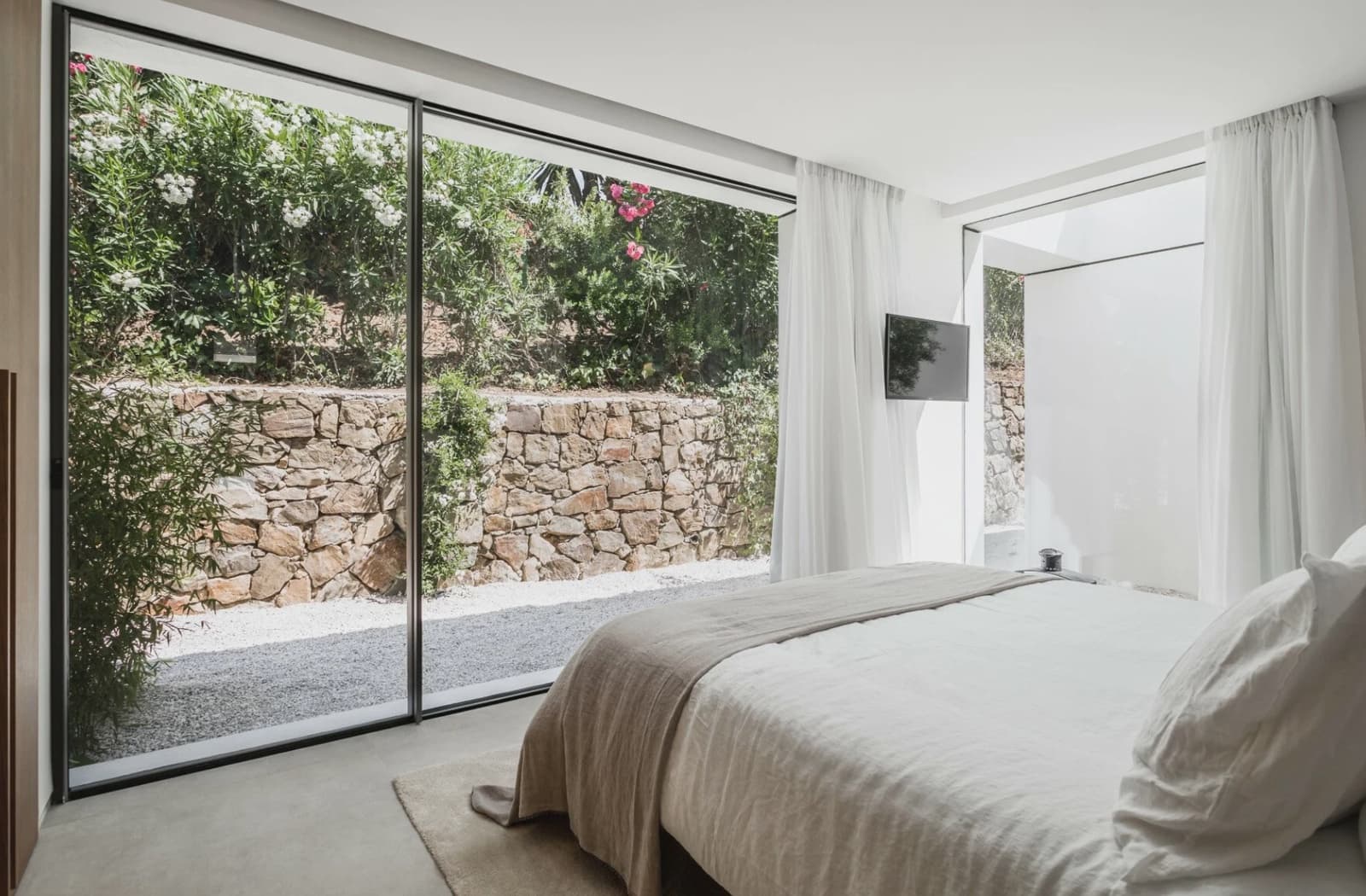 4 bedroom Villa for sale in Nueva Andalucia with pool garage - € 3,950,000 (Ref: 8464428)