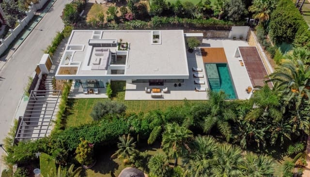 4 makuuhuone Huvila myytävänä paikassa Nueva Andalucia, Marbella mukana uima-altaan 
autotalli - 3 950 000 € (Ref: 8464428)